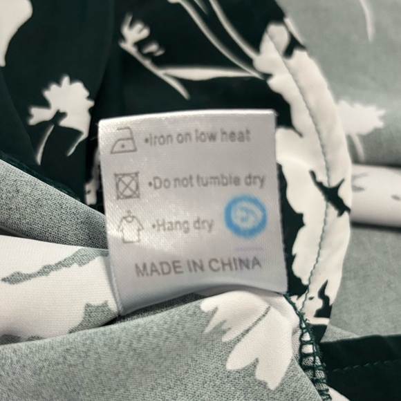 Women’s Medium Chiffon Blouse Round Neck Short Sleeve Top Dark Green and White - Picture 8 of 9